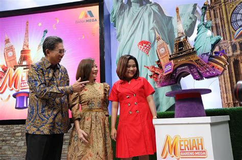 Dua Nasabah Bank Mega Menangkan Paket Keliling Dunia Rp400 Juta