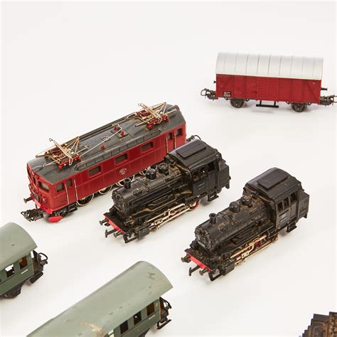 Bilder för 2834415 MÄRKLIN LOK OCH VAGNAR spår Ho 4 lok 9 vagnar