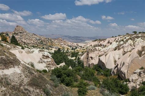 Castelo De Uchisar Na Capad Cia Nevsehir Turquia Foto Premium