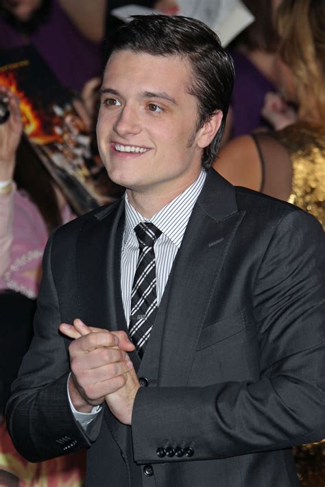 The Hunger Games La Premiere Josh Hutcherson Photo 29718904 Fanpop