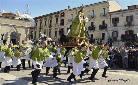 Domenica Di Pasqua In Abruzzo La Madonna Che Scappa In Piazza