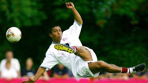 goalscorer joker legend giovane elber  portrait