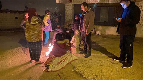 Hatay Da Korkutan Deprem Vatanda Lar Geceyi Sokakta Ge Irdi Hatay