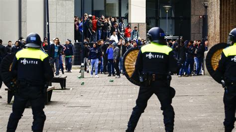 Ruim 10 000 Meldingen Van Geweld Tegen Politie Neemt Over Hele Linie