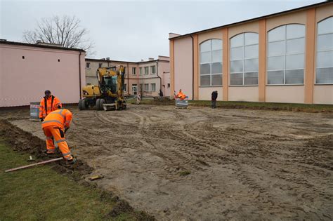 Budujemy boisko do koszykówki przy SP nr 2 Ostrów Mazowiecka