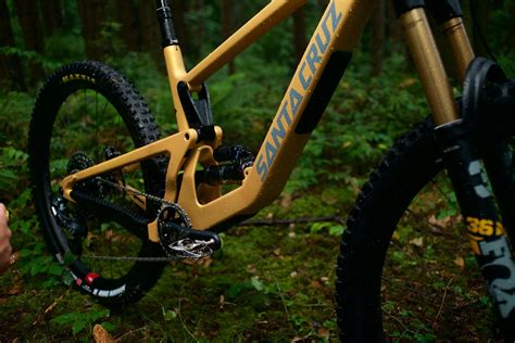 Bike Review Santa Cruz Bronson X Axs Carbon Cc Mx Freehub Magazine