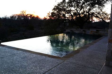 Negative Edge | Infinity Edge Pools in Austin, TX | Paradise Pools & Spas