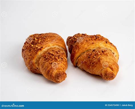 Croissant De Productos Horneados Sobre Fondo Blanco Foto De Archivo