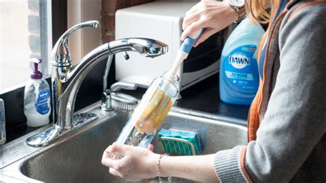 How To Wash A Reusable Water Bottle Reviewed