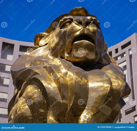 Las Vegas Nevadausa May 11 2018 Lion Statue At Mgm Grand Hotel