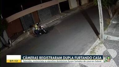 Bom Dia Ceará Câmera flagra dupla furtando casa em Sobral veja a