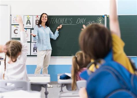 ide hadiah  guru  unik  berkesan tasty snack indonesia