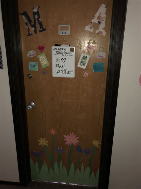 Cool Dorm Room Door Decorations Ideas