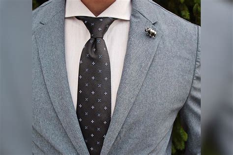 How To Tie A Full Windsor Knot Fashion Inclusive