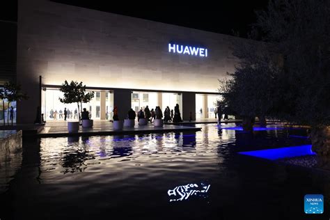 Huawei Launches Its Largest Overseas Store In Riyadh Xinhua