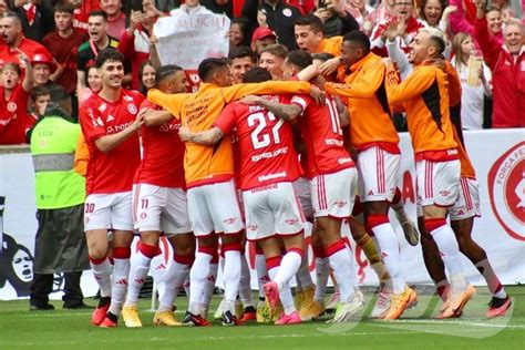 Jogadores do internacional escolhem 1 nome de técnico após demissão