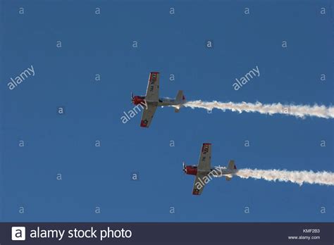 Flying Airplanes Hi Res Stock Photography And Images Alamy