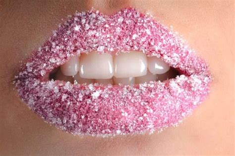 6 Awesome Lip Scrub Benefits For Glowing Lips