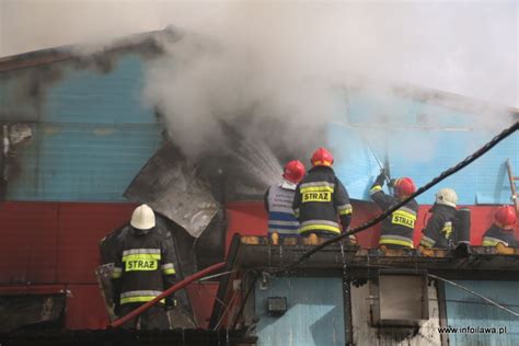 Strażacy gasili pożar stolarni w Suszu ZDJĘCIA