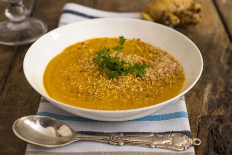 Sopa Creme de Abóbora Gengibre e Leite de Coco Tá na mesa