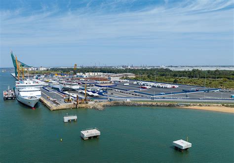 La nueva doble rampa ro ro en el Muelle Sur permitirá el atraque