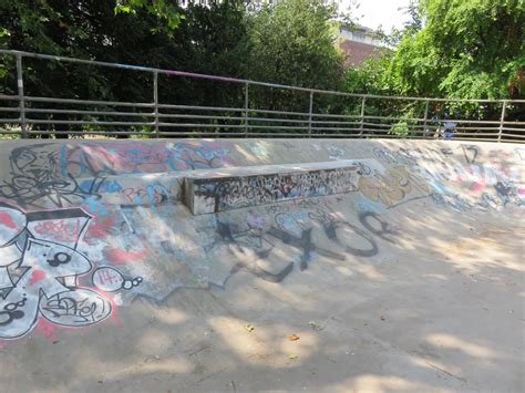 Kennington Bowl Skatepark - Guide to Kennington Bowl Skatepark