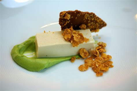 Cereal-Milk Panna Cotta With Caramelized Corn Flake Crunch Recipe - NYT ...