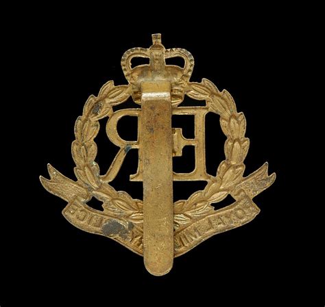 Eiir Royal Military Police Cap Badge British Badges And Medals