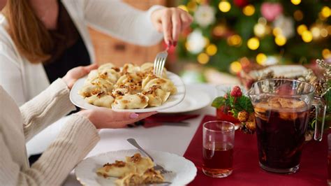 Ile kalorii mają barszcz pierogi sałatka jarzynowa śledź Czy