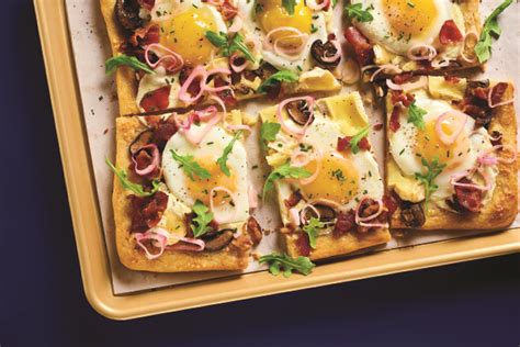 Sweet Bacon-and-Egg Breakfast Pizza | Hy-Vee