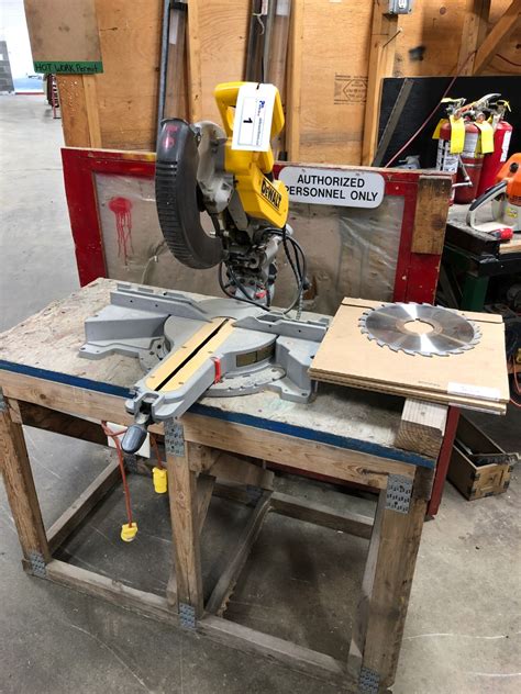 Dewalt Dw718 12 Inch Double Bevel Sliding Compound Mitre Saw On Stand