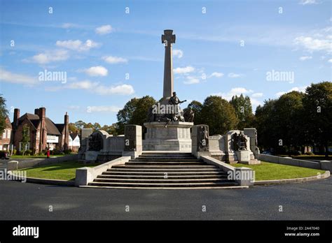 War Memorial In The Centre Of Port Sunlight England Uk Stock Photo Alamy