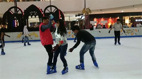 Terjatuh Belajar Ice Skating Di Cibinong City Mall Youtube