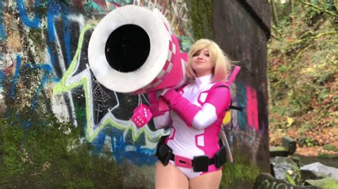 Cosplay Showcase: Gwenpool - YouTube