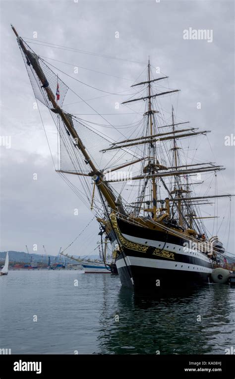 Velero De Proa Hi Res Stock Photography And Images Alamy