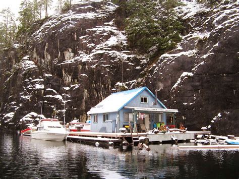 Powell Lake Float Cabin Tiny Cottage Floating House Tiny House Swoon