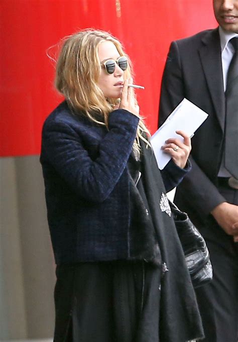 Smoking Celebs Click Image To Close This Window