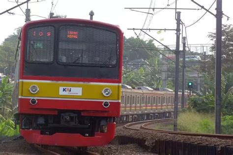 Gegara Pohon Tumbang KRL Tanah Abang Rangkasbitung Pindah Rute Pojok