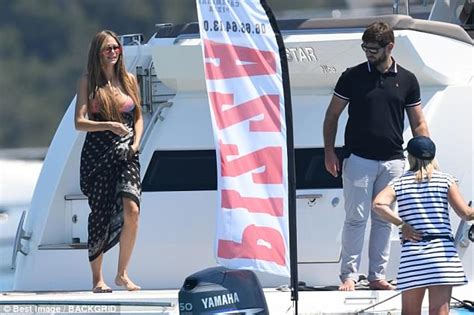 Heidi Klum Shows Off Her Washboard Stomach In A Bikini In Cannes Daily Mail Online