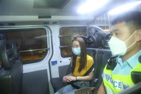 銅鑼灣私家車撞燈柱後四輪朝天 女子涉酒後駕駛被捕 1044 20220926 港聞 即時新聞 明報新聞網