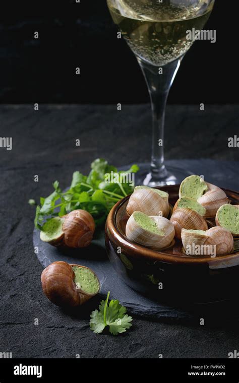 Uncooked Escargots De Bourgogne Snails Stock Photo Alamy