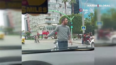 Korkutan Anlar Trafikte Yol Verme Kavgas Bir Anda B Akl Sald R Ya