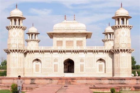 Experience Day Trip To Taj Mahal And Agra Fort From Delhi