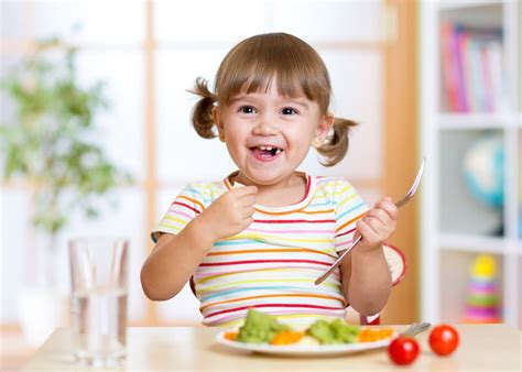 child  eat vegetables