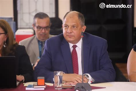 Fiscalía presenta acusación contra Luis Guillermo Solís y cuatro