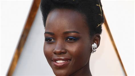 Oscars 2018 Lupita Nyongo Wears Traditional Rwandan Hairstyle Allure