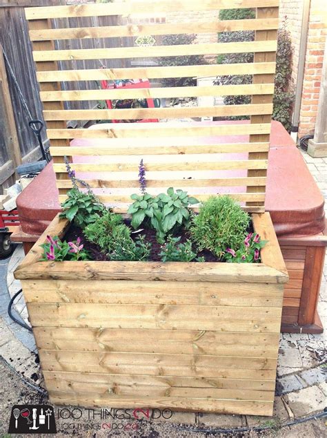 DIY privacy planter, DIY privacy screen, privacy screen, planter with screen Privacy Planter ...