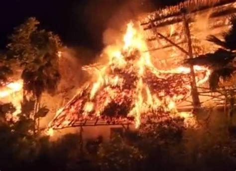 Incendio Consume Hoteles En La Isla Holbox De Quintana Roo