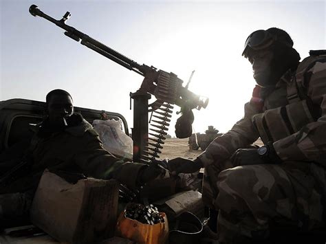 Mali des groupes armés du nord revendiquent la prise d une ville clé