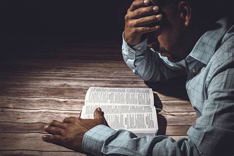 Hombres Cristianos Banco De Fotos E Imágenes De Stock Istock